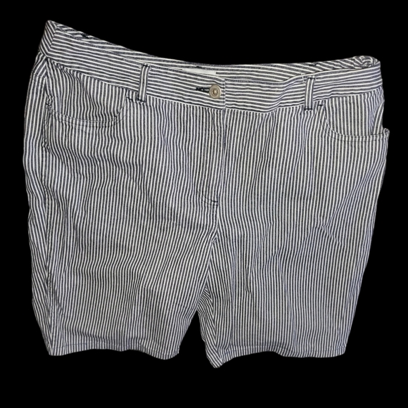Shorts by Ann Taylor Size 12 pin Striped - Picture 1 of 4